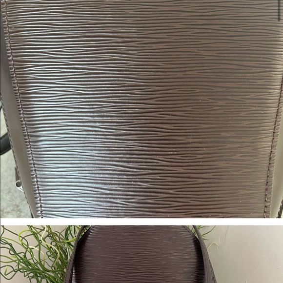 This is not a barely used purse - Picture 15 of 16